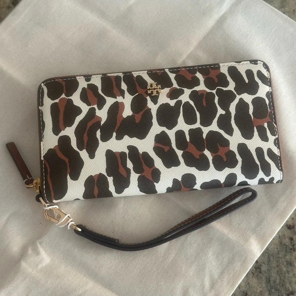 New Tory Burch EMERSON PRINTED ZIP CONTINENTAL WALLET BEIGE REVA LEOPARDS